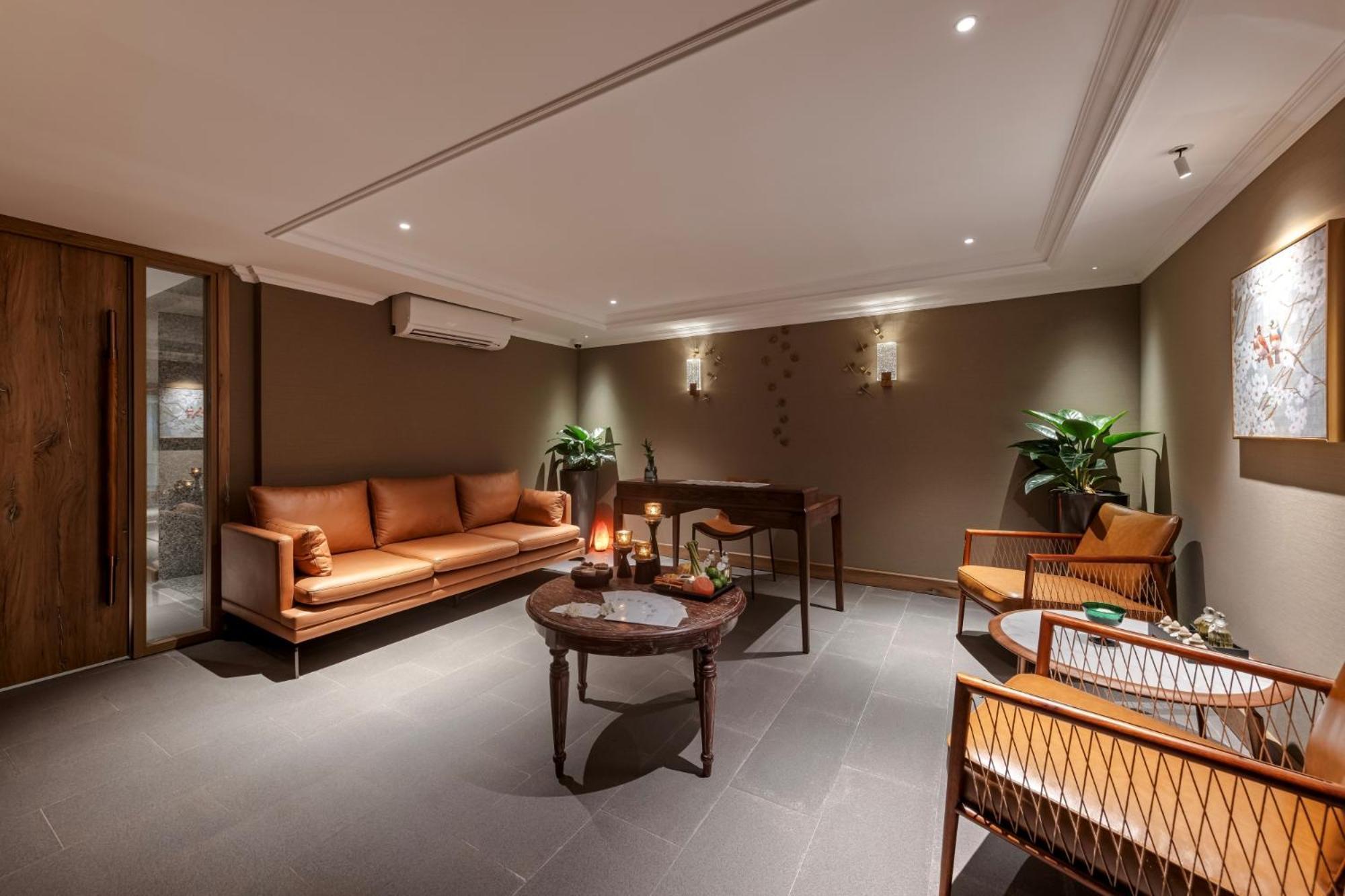 La Siesta Classic Hang Thung Ханой Экстерьер фото The interior of the club