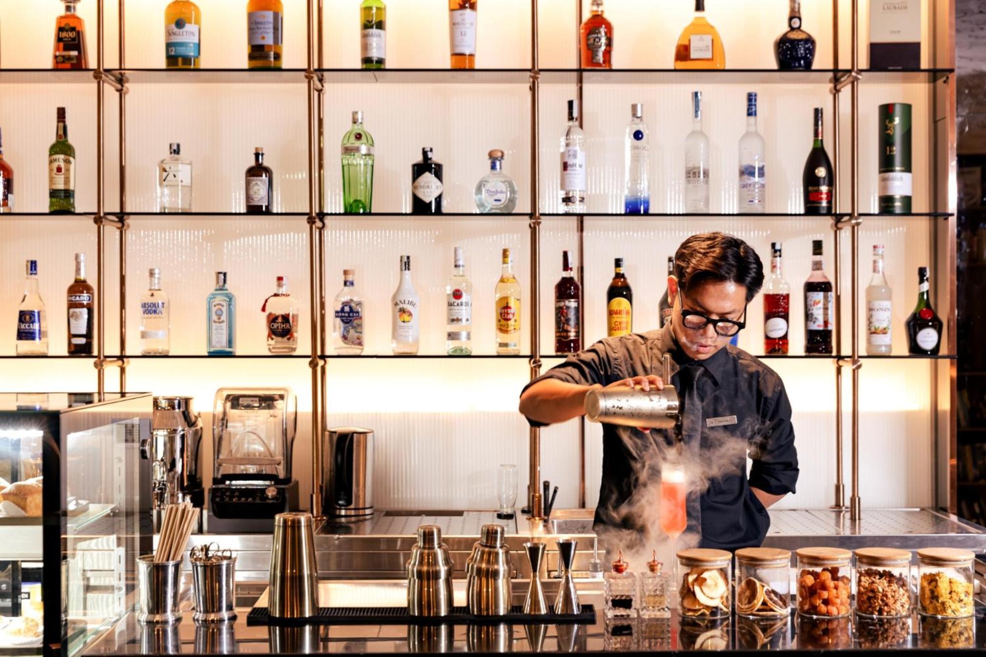 La Siesta Classic Hang Thung Ханой Экстерьер фото A bartender at work
