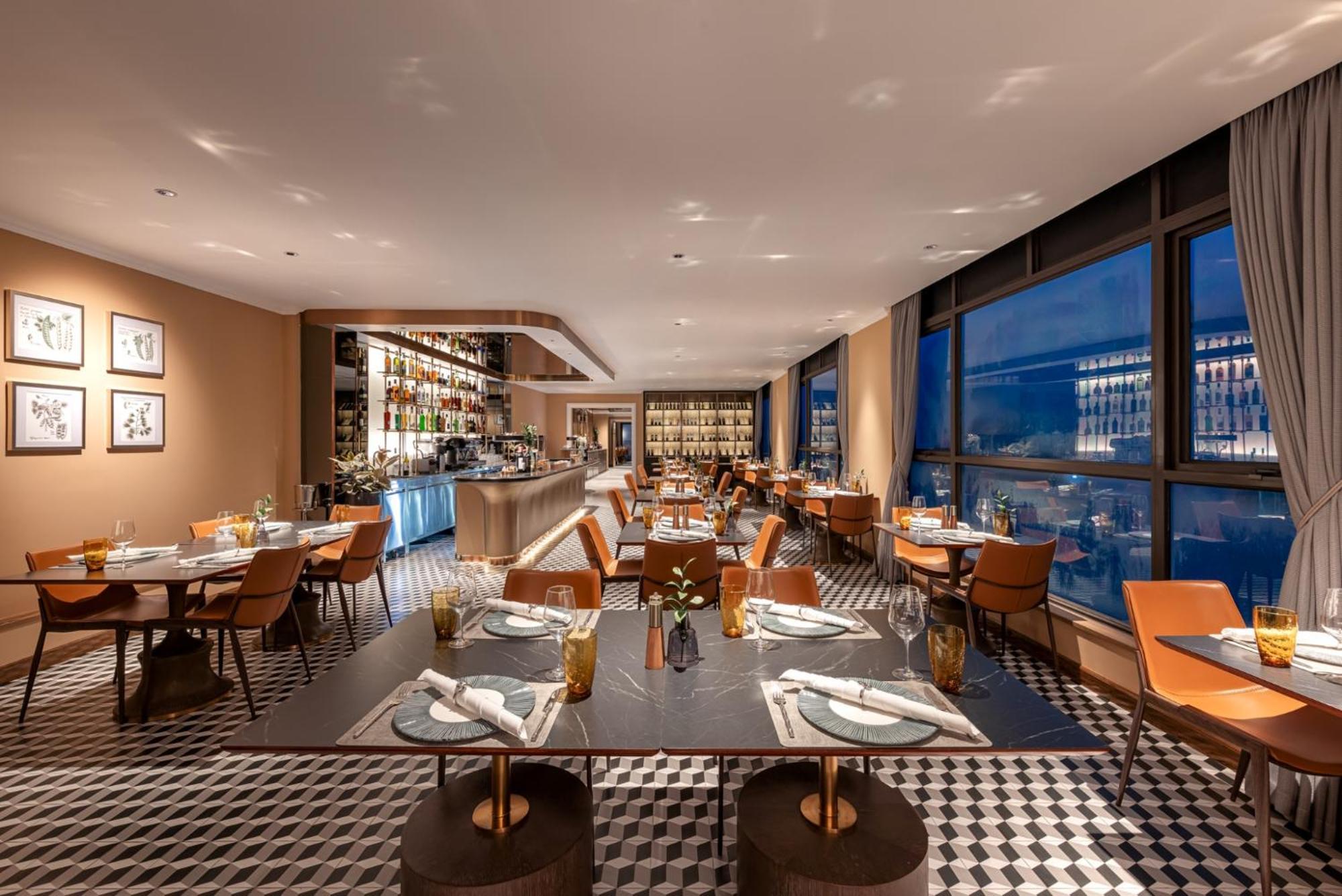 La Siesta Classic Hang Thung Ханой Экстерьер фото The Club at Hong Kong International Airport