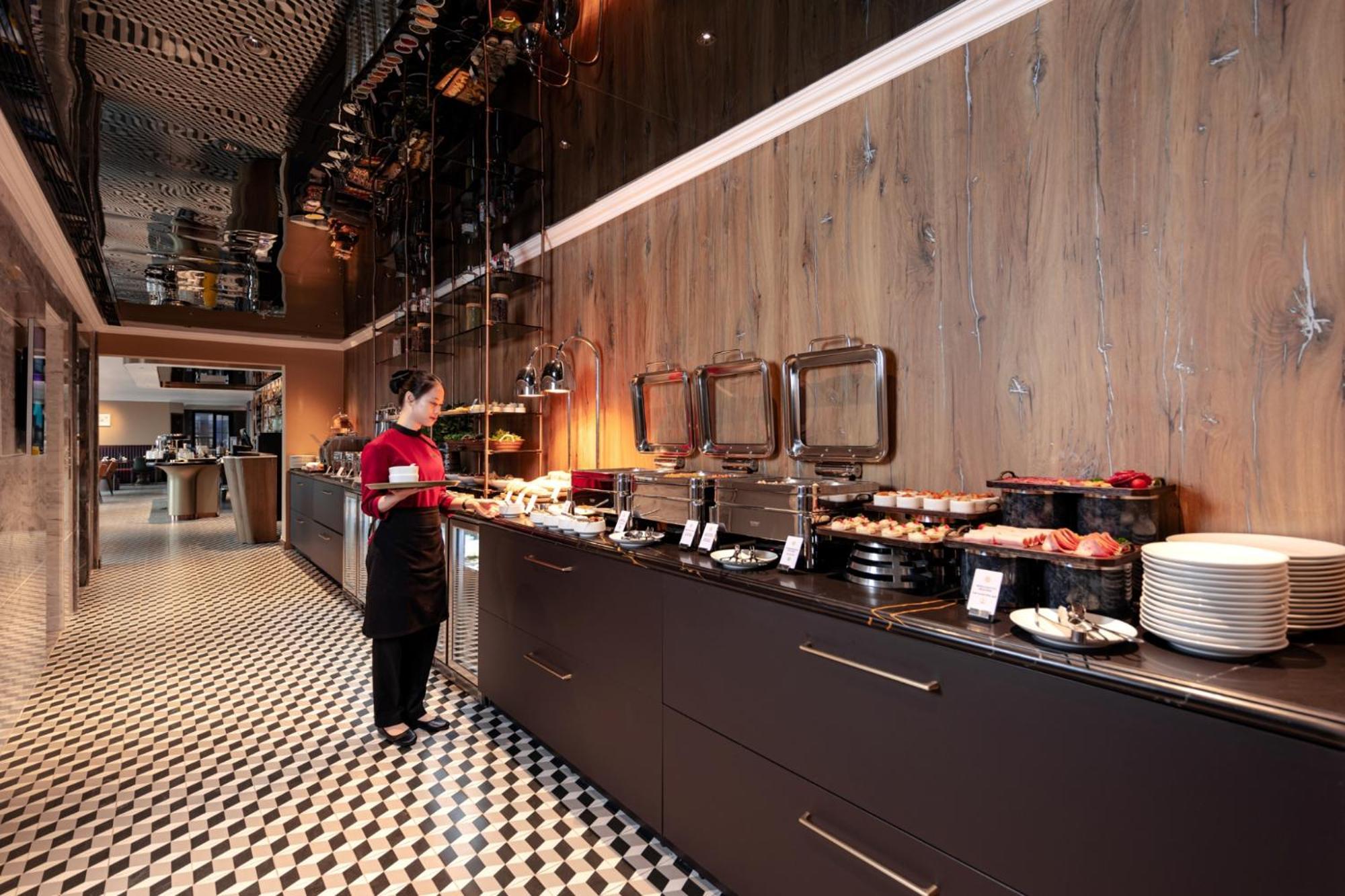 La Siesta Classic Hang Thung Ханой Экстерьер фото The buffet at the lounge